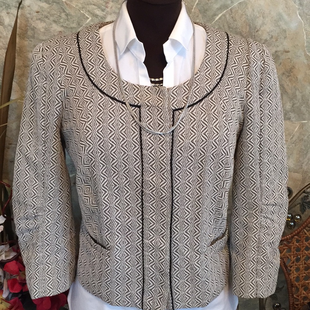 Stunning suit jacket coat blazer